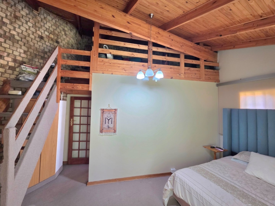 5 Bedroom Property for Sale in La Provance Free State